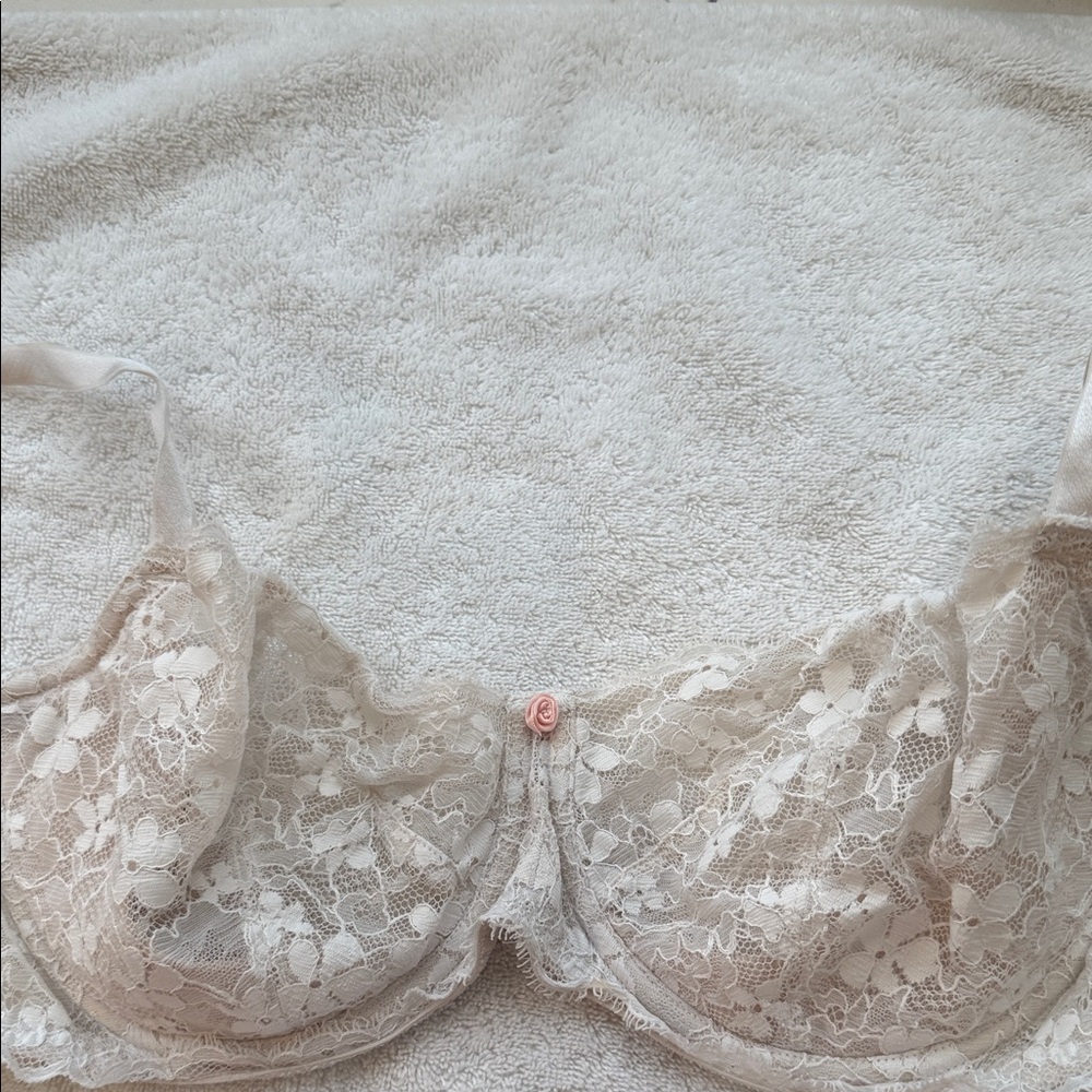 Victoria's Secret Lace Underwire Bra - Cream